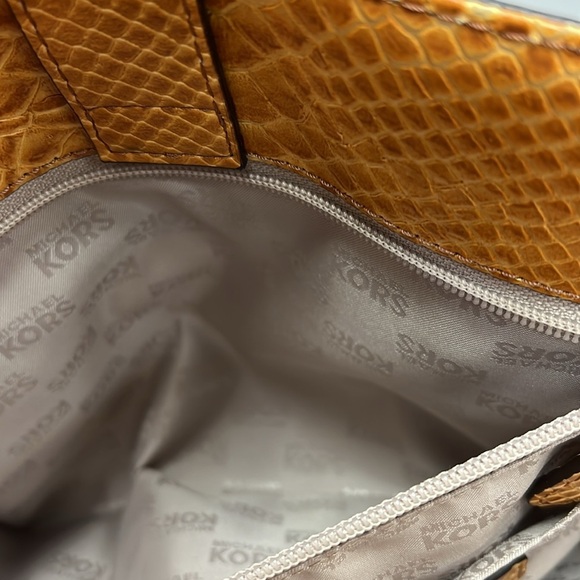 Michael Kors Hamilton Embossed Leather Shoulder Hand Bag - Picture 12 of 13